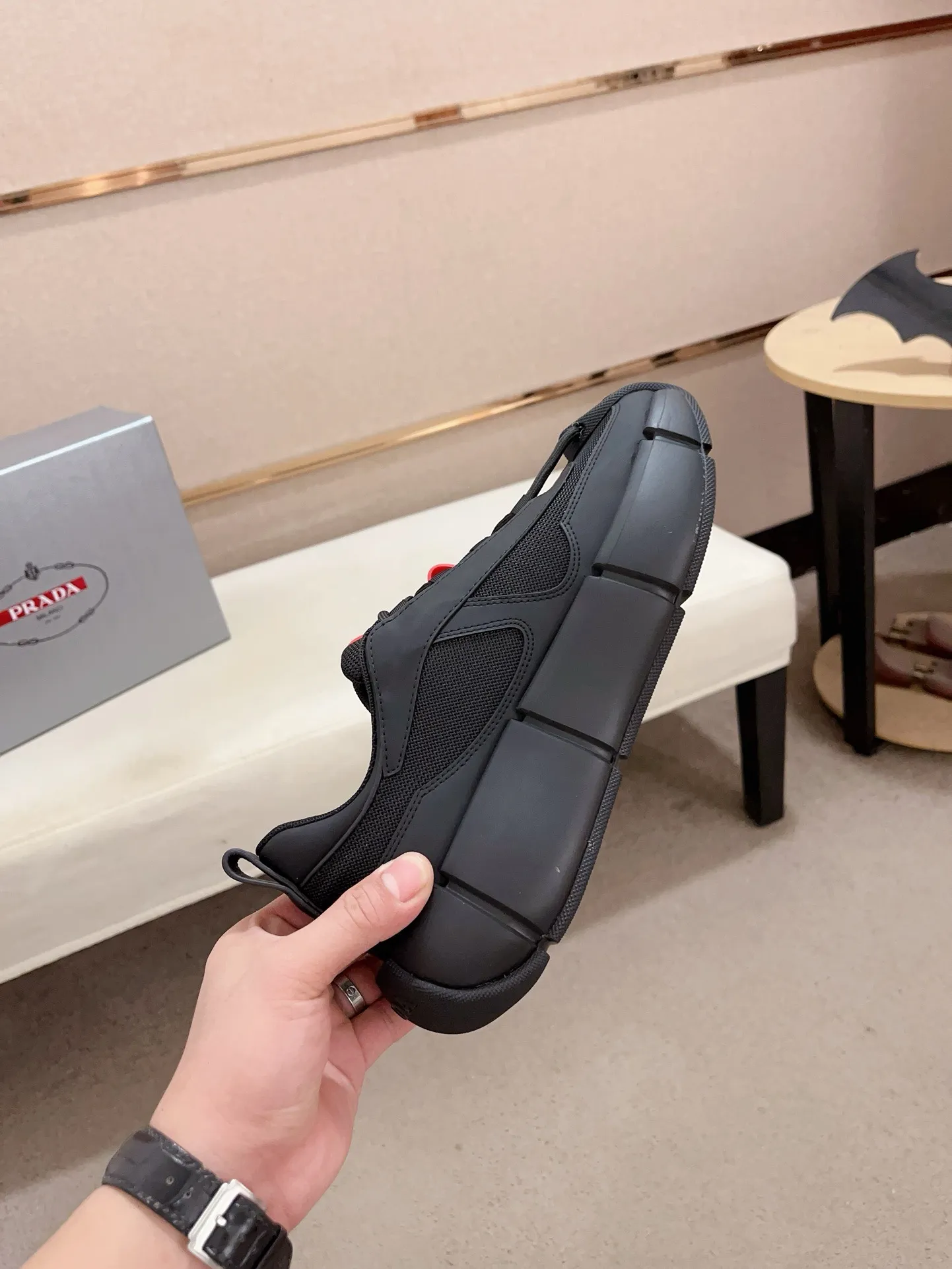 Men's shoes 💰 540💰 ✔️✔️✔️High version High-quality new PRADA (Prada) counters are launched simultaneously, new men's shoes, 😘fabrics are selected from first-layer cowhide. Lining: imported elastic mesh➕cowhide lining. 👍🏿High-end☄️Open-molded non-slip rubber outsole, exquisite lines, simple and elegant, comfortable and high-end for leisure travel. Number of yards: 38 to 44. (Can be customized for 45 non-refundable)